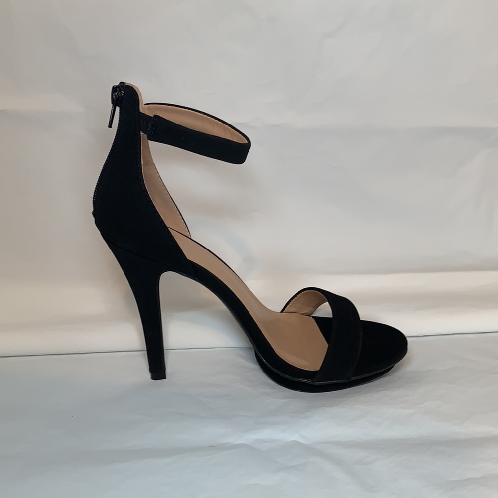 Windsor brand black stiletto with zipper.  Never worn with box. - Picture 2 of 5